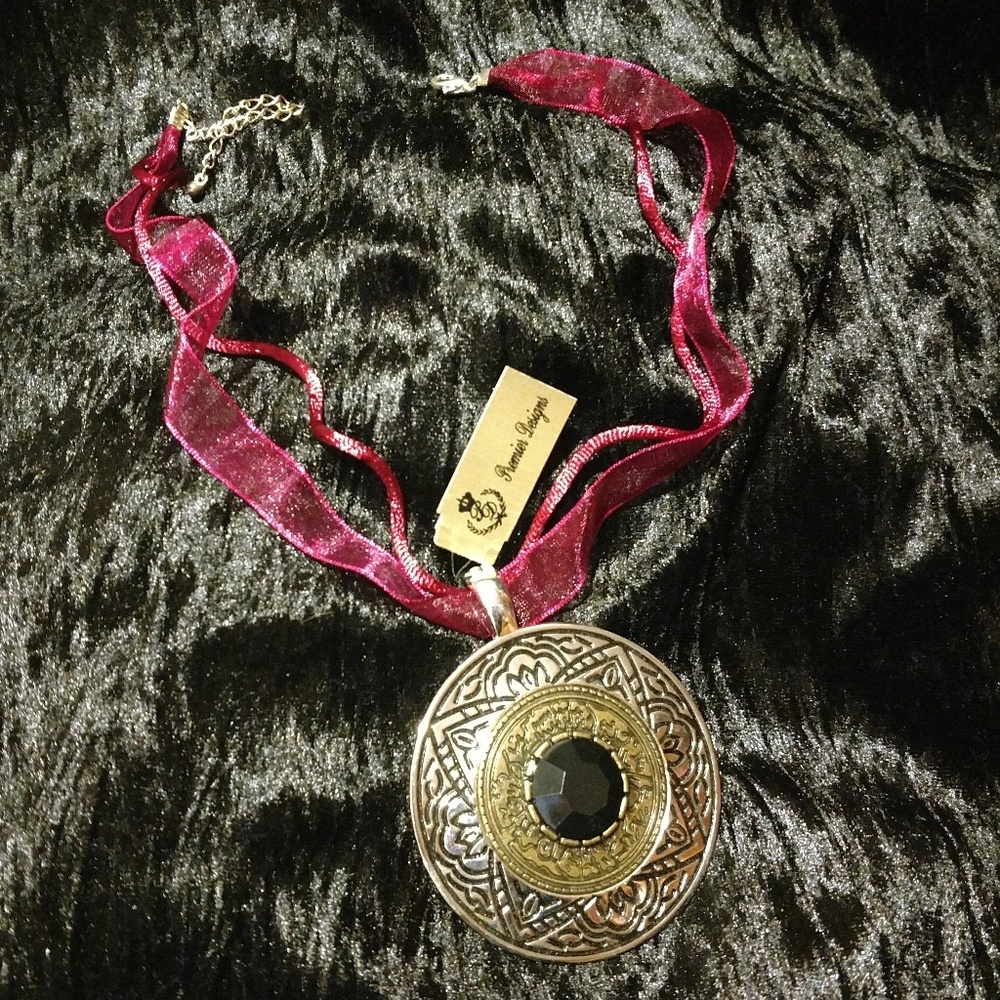 Premier Designs Mesa Enhancer Medallion
